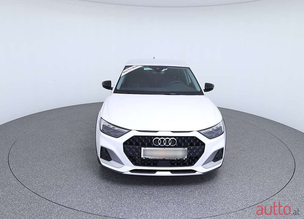 2023' Audi A1 photo #2