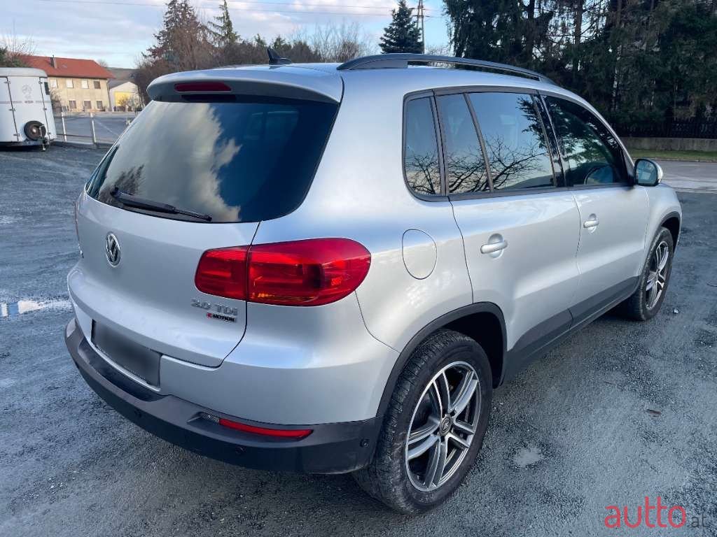 2015' Volkswagen Tiguan photo #4