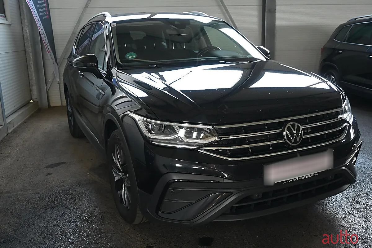 2023' Volkswagen Tiguan photo #3