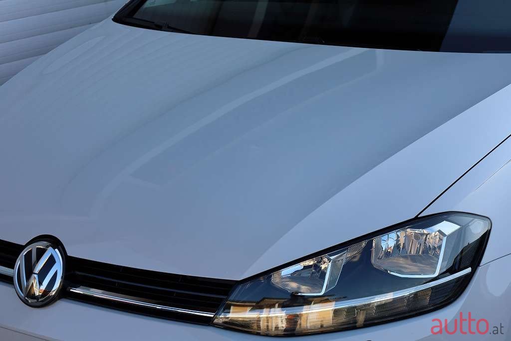 2018' Volkswagen Golf photo #6