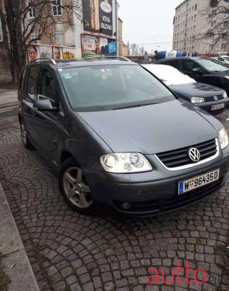 2003' Volkswagen Touran photo #1