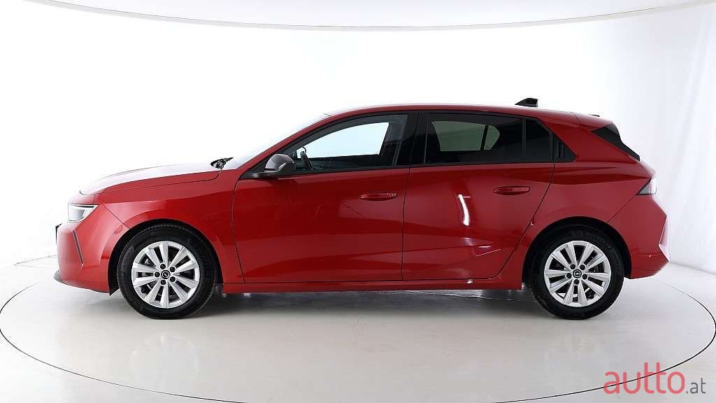 2023' Opel Astra photo #2