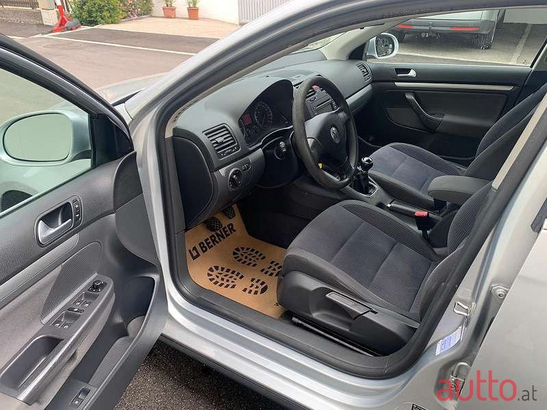 2005' Volkswagen Jetta photo #5