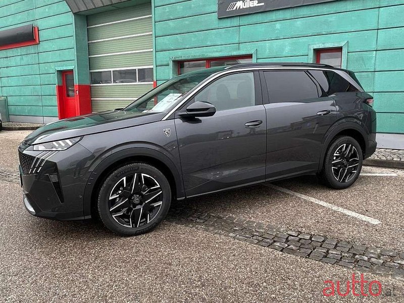 2024' Peugeot 5008 photo #3