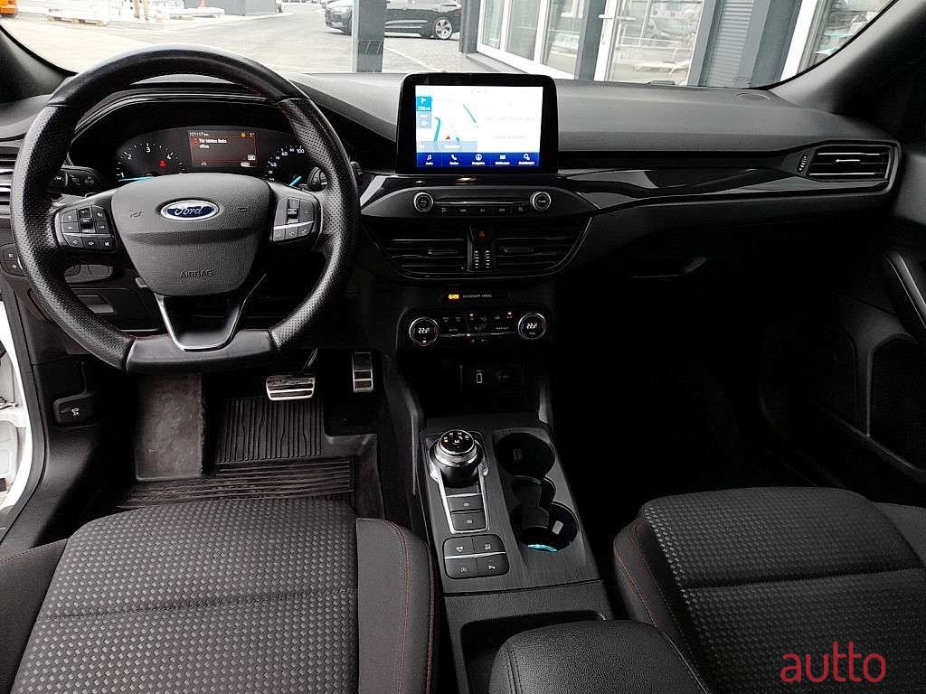 2020' Ford Focus photo #3