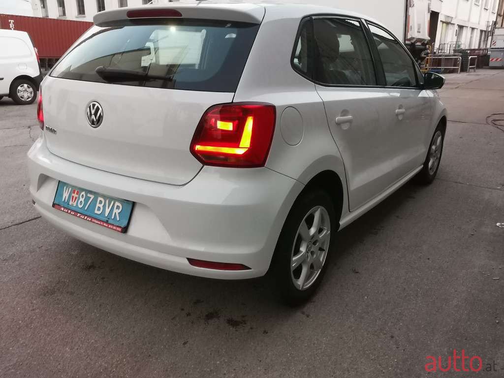 2017' Volkswagen Polo photo #5