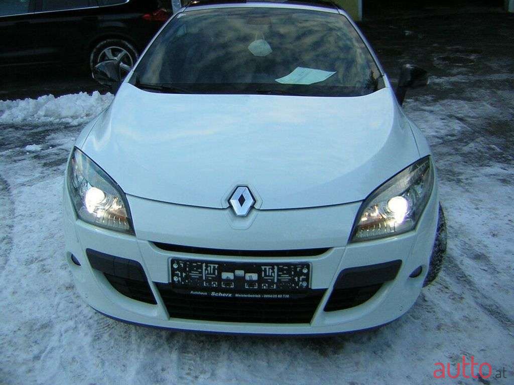 2011' Renault Megane photo #5