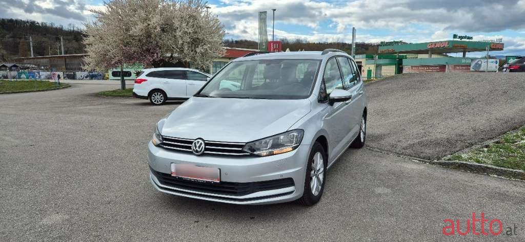 2018' Volkswagen Touran photo #2