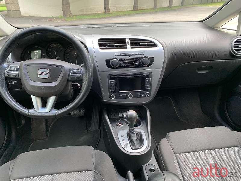 2010' SEAT Leon photo #6