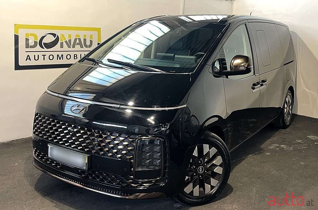 2022' Hyundai Staria photo #1