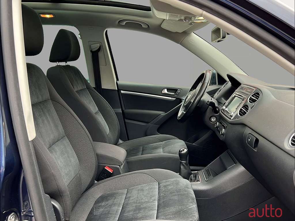 2012' Volkswagen Tiguan photo #4