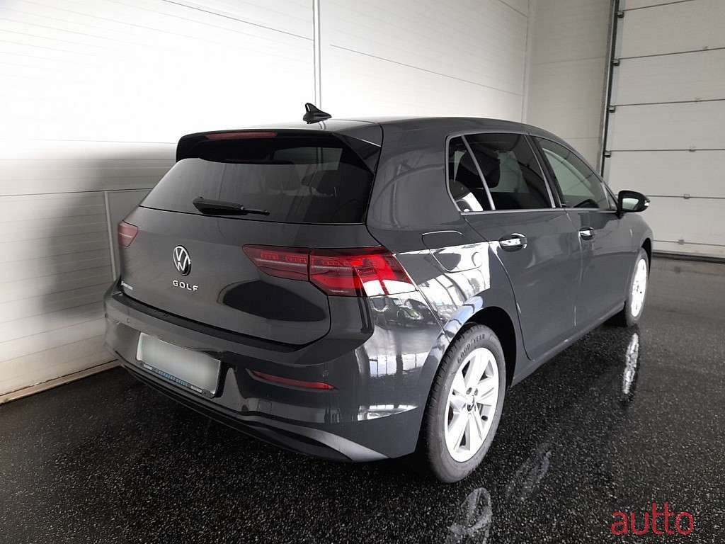 2022' Volkswagen Golf photo #1