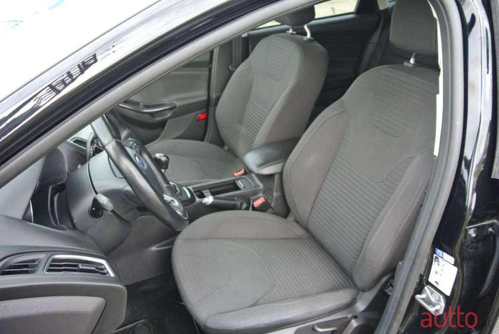 2016' Ford Focus photo #6