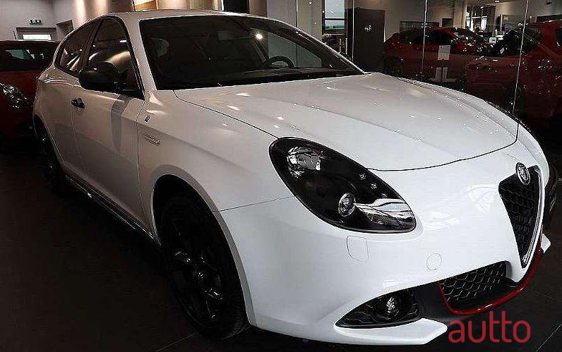 2019' Alfa Romeo Giulietta photo #1