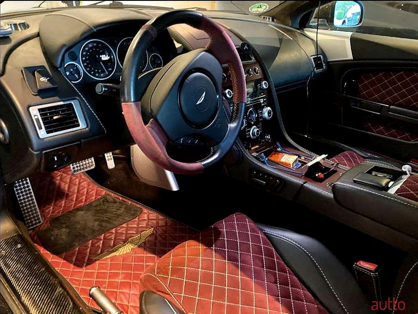 2010' Aston Martin DBS photo #6