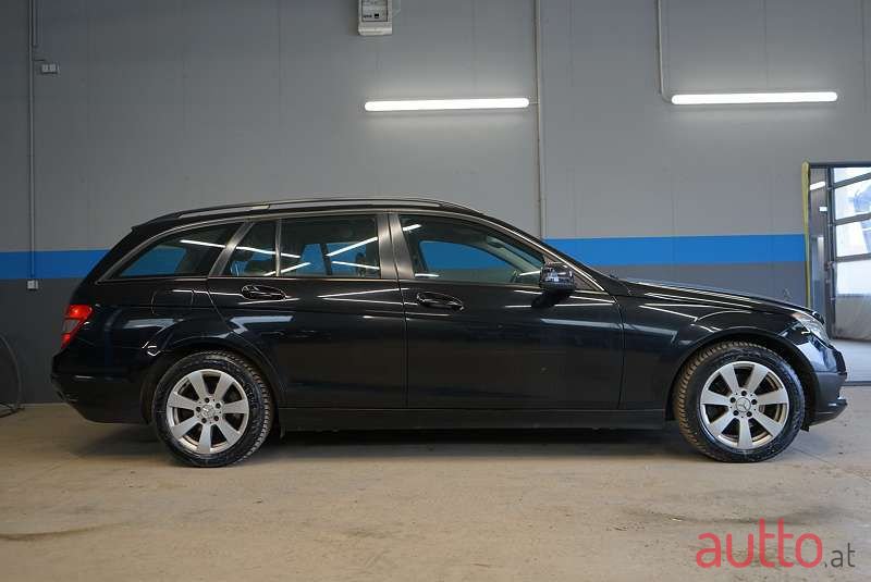 2009' Mercedes-Benz C-Klasse photo #2