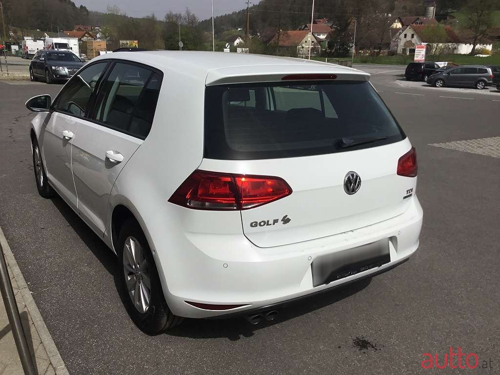 2015' Volkswagen Golf photo #5