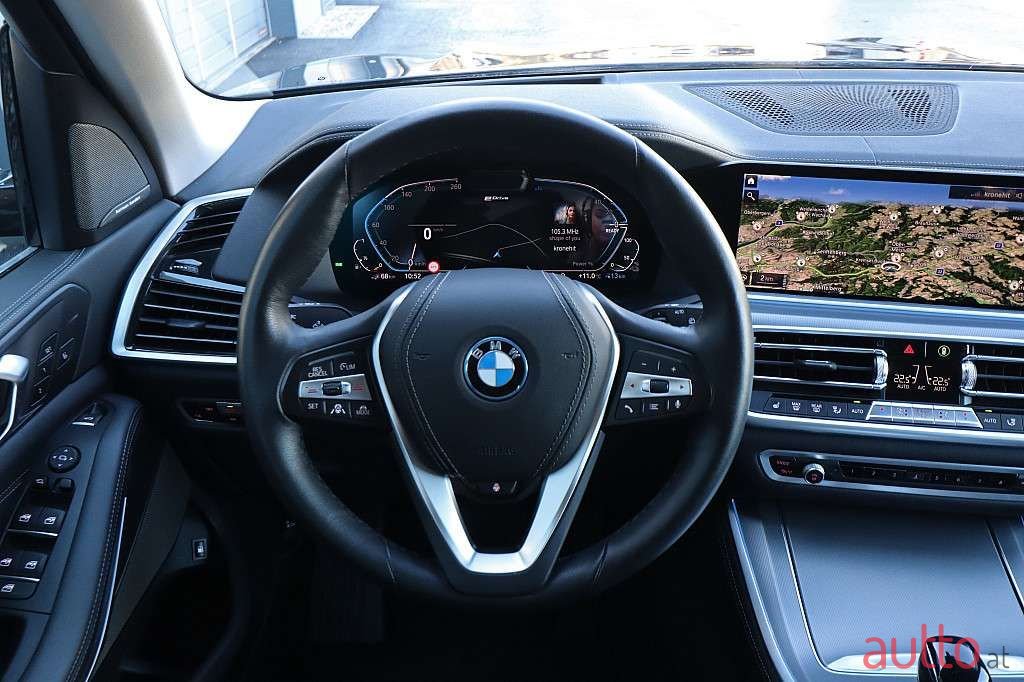 2022' BMW X5 photo #5