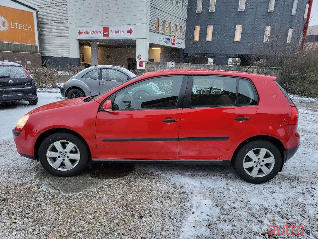 2005' Volkswagen Golf photo #2