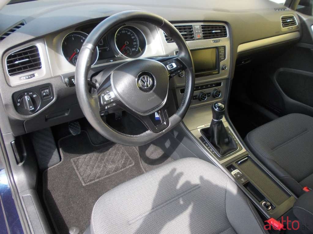 2015' Volkswagen Golf photo #5