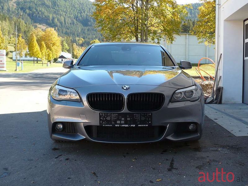 2011' BMW 5Er-Reihe photo #4
