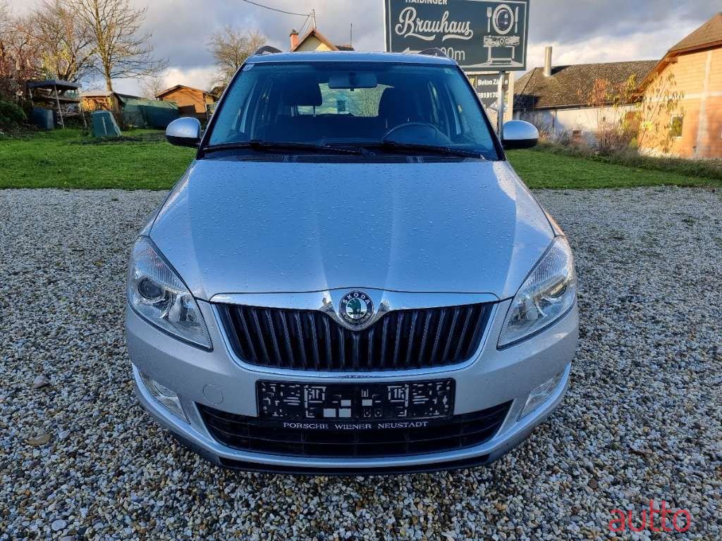 2010' Skoda Fabia photo #2