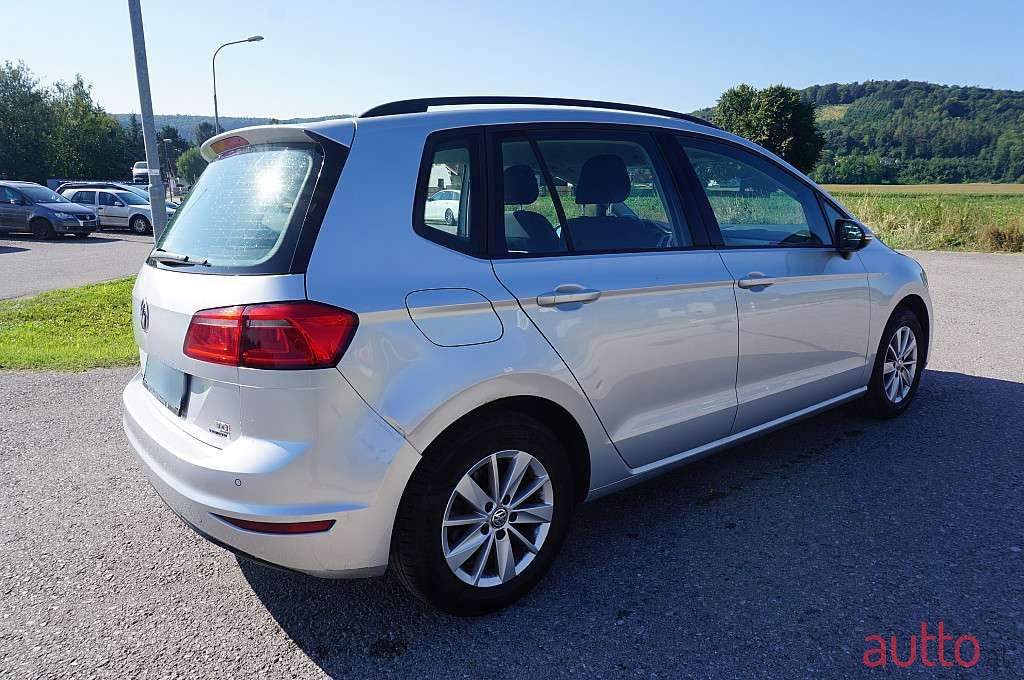 2015' Volkswagen Golf photo #5