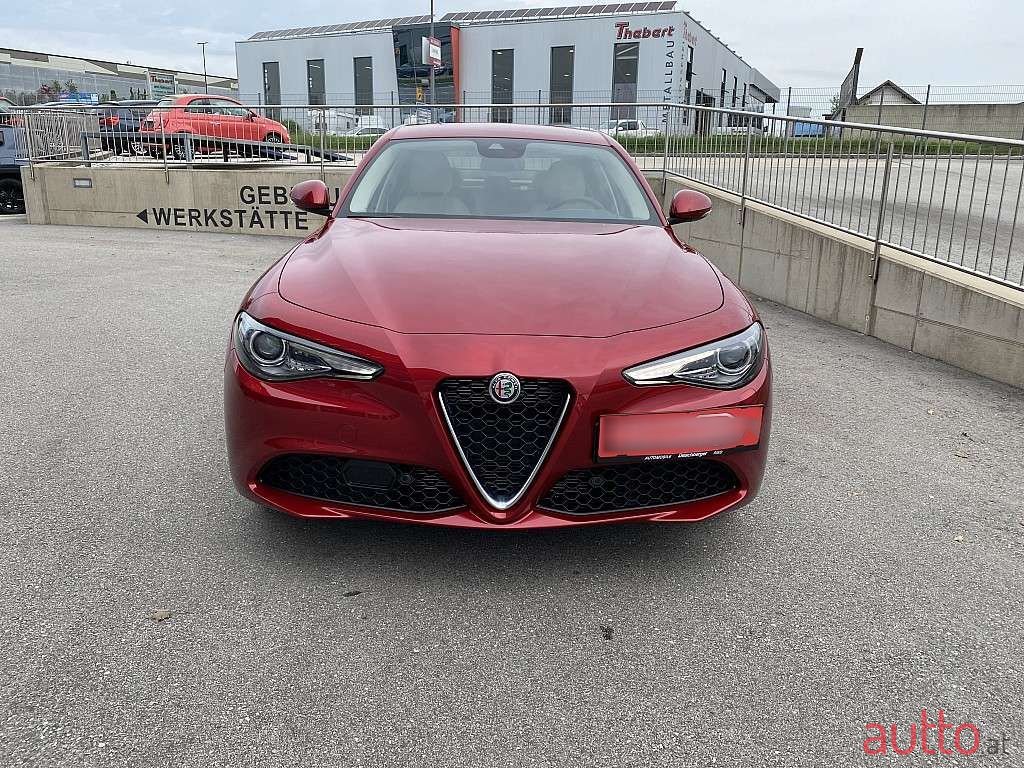 2022' Alfa Romeo Giulia photo #3
