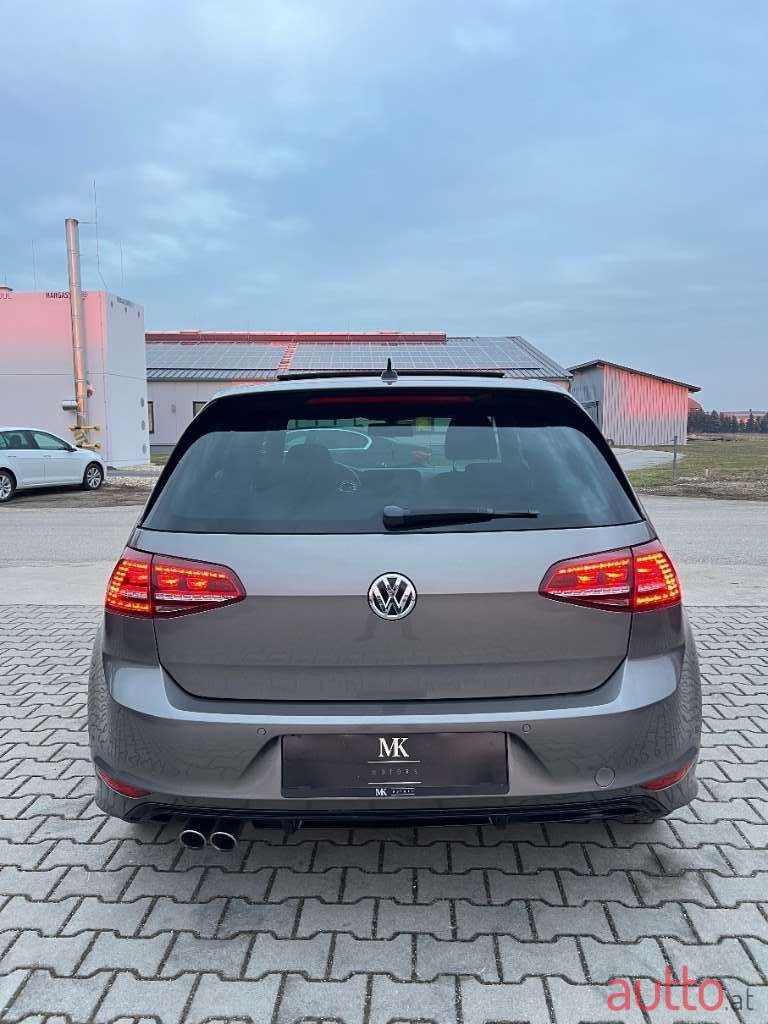 2015' Volkswagen Golf photo #5