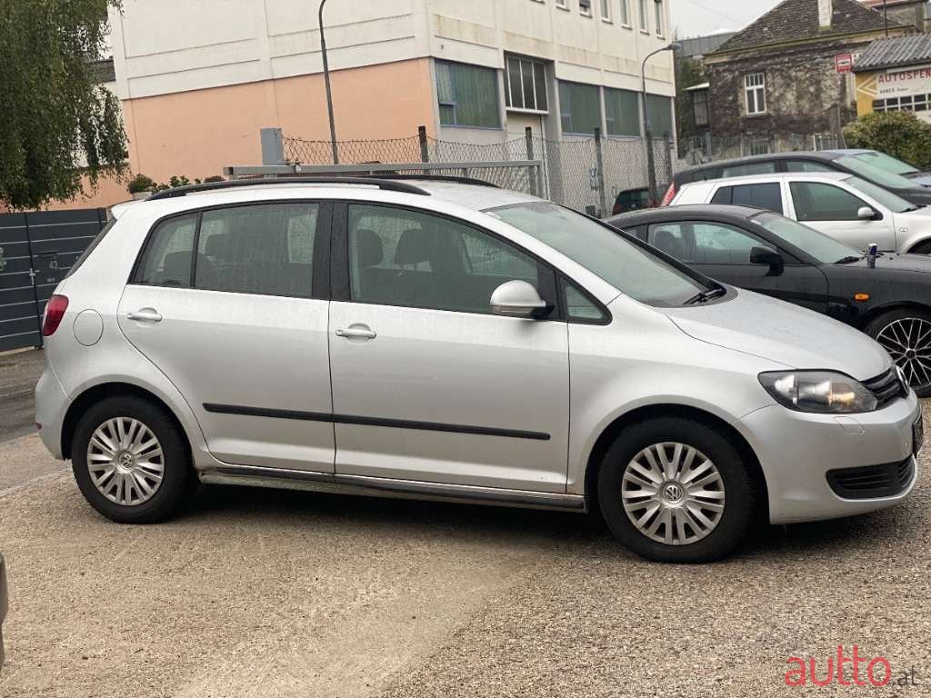 2010' Volkswagen Golf photo #6