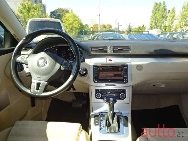 2010' Volkswagen Passat photo #4