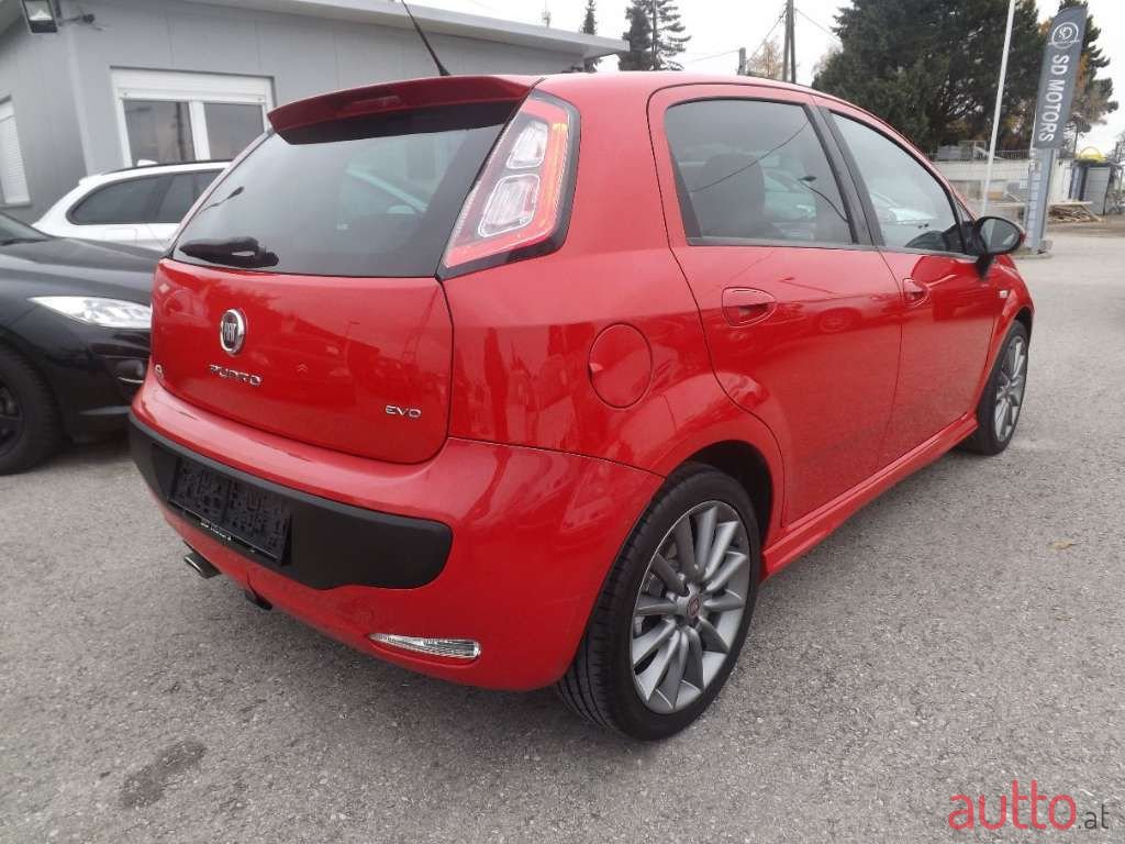 2011' Fiat Punto photo #4