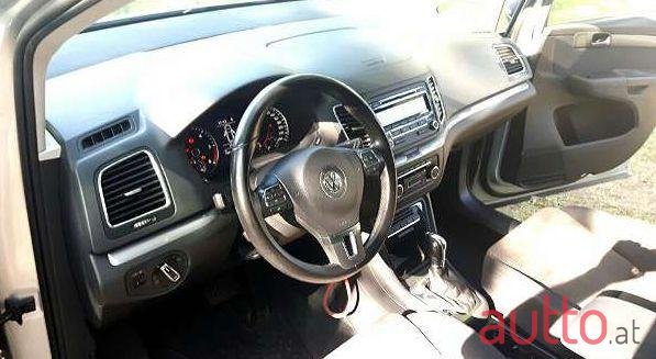 2011' Volkswagen Sharan photo #2