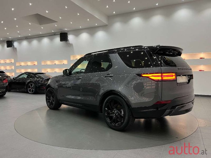 2018' Land Rover Discovery photo #3