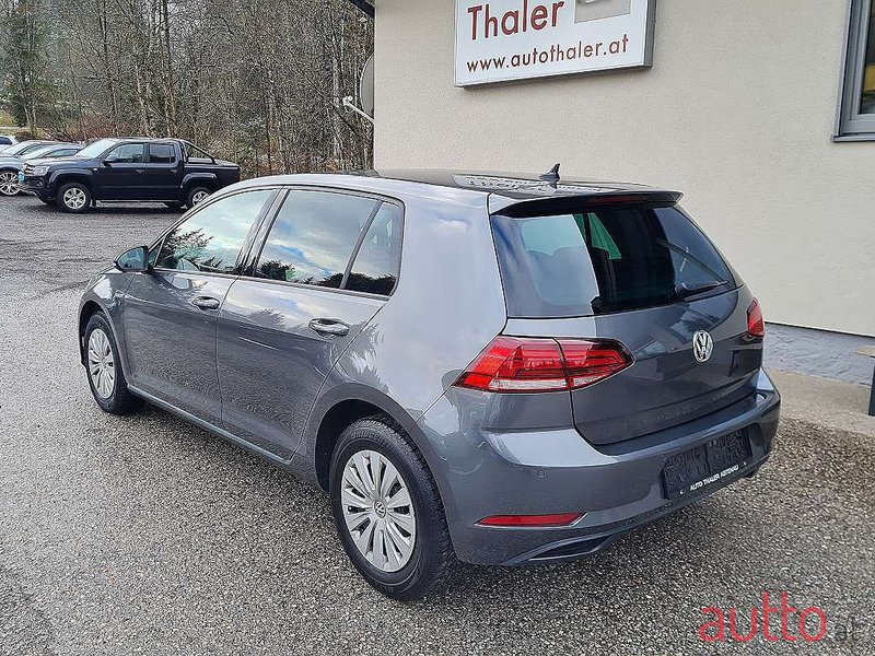 2019' Volkswagen Golf photo #2