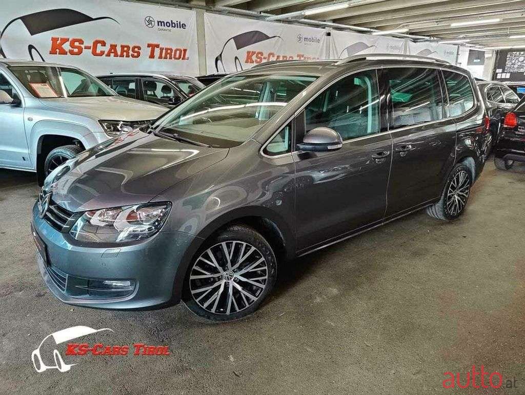 2017' Volkswagen Sharan photo #2