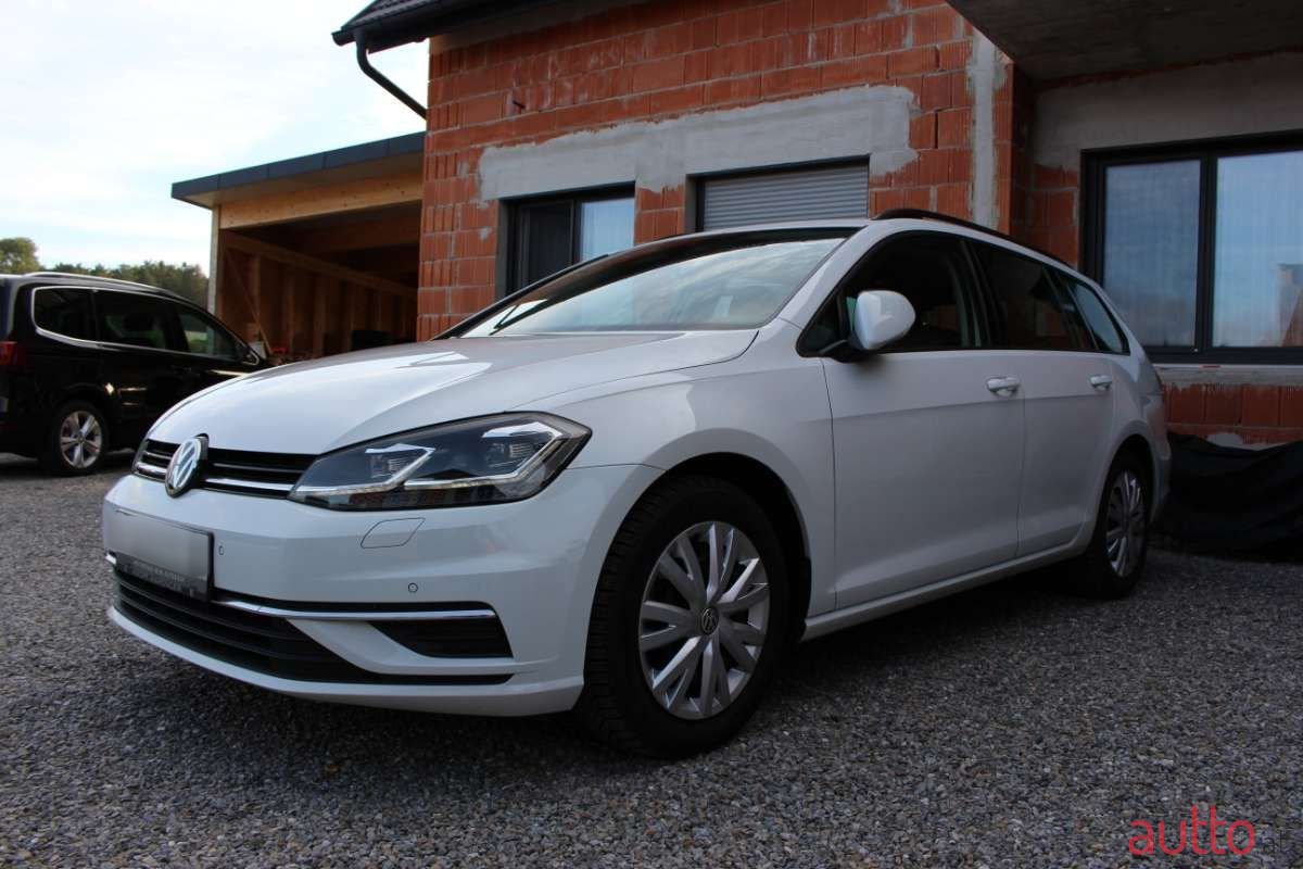 2020' Volkswagen Golf photo #1