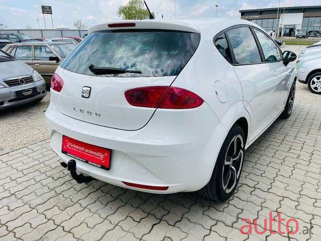 2010' SEAT Leon photo #3