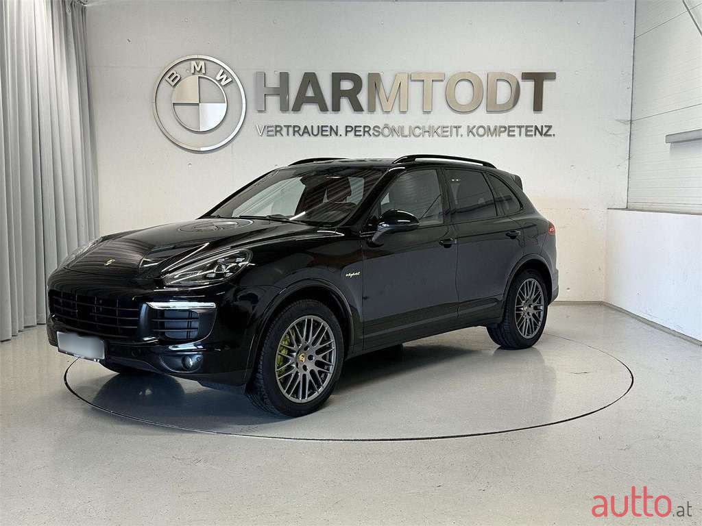 2017' Porsche Cayenne photo #1