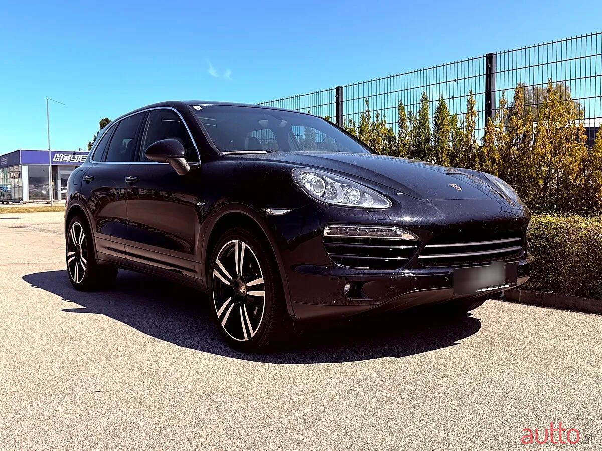 2012' Porsche Cayenne photo #3