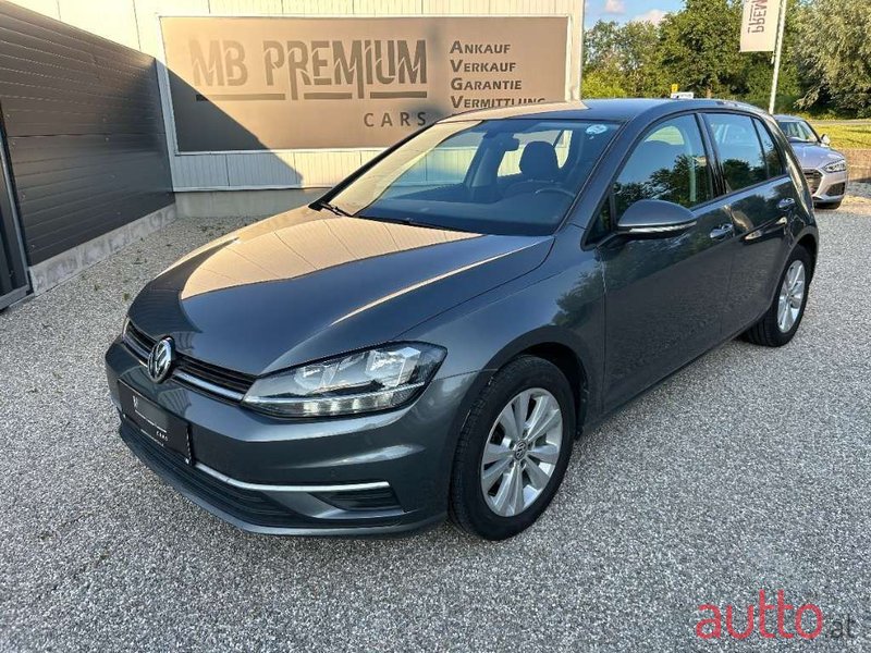 2019' Volkswagen Golf photo #2