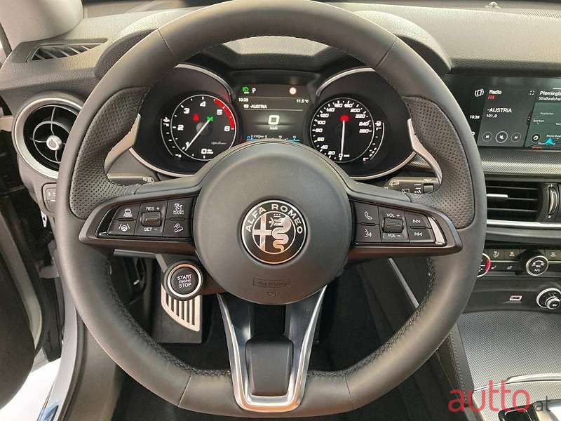 2020' Alfa Romeo Stelvio photo #4