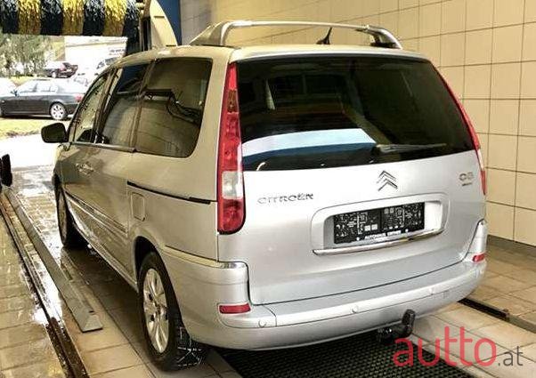 2012' Citroen C8 photo #2