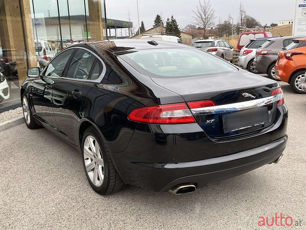 2011' Jaguar XF photo #3