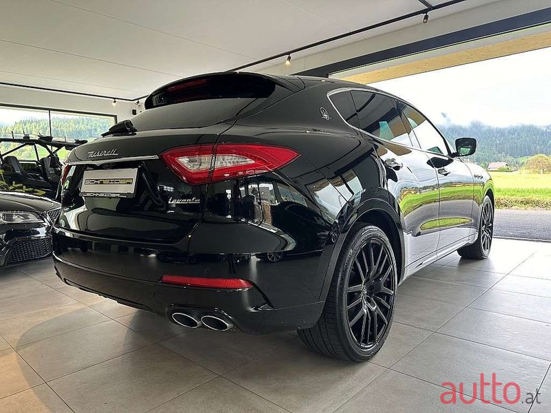 2020' Maserati Levante photo #5