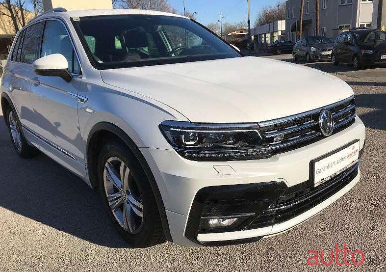 2018' Volkswagen Tiguan photo #1