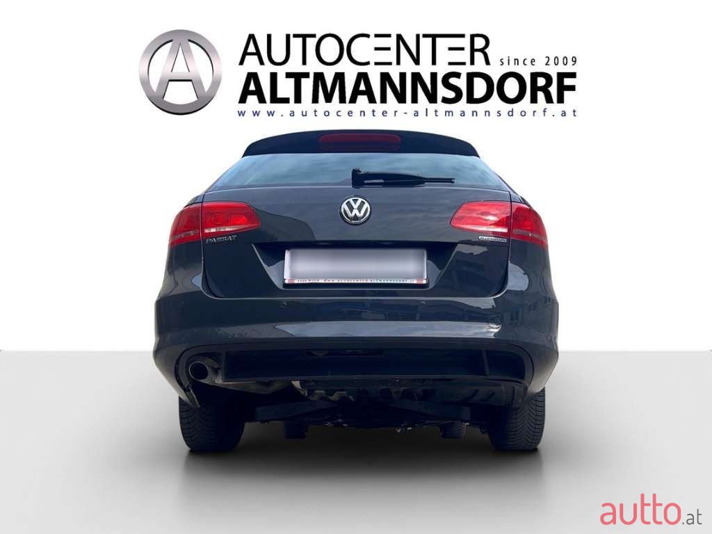 2011' Volkswagen Passat photo #5