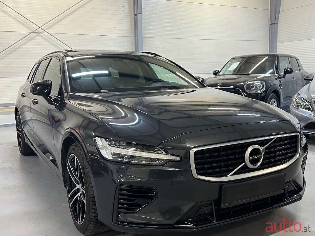 2019' Volvo V60 photo #5