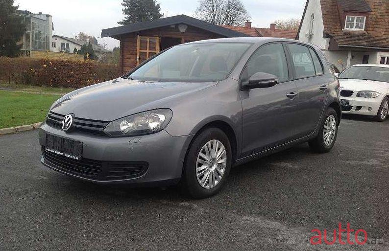 2010' Volkswagen Golf photo #1