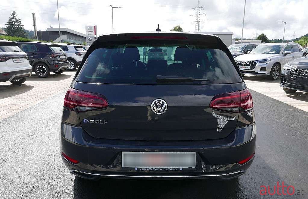 2019' Volkswagen Golf photo #5